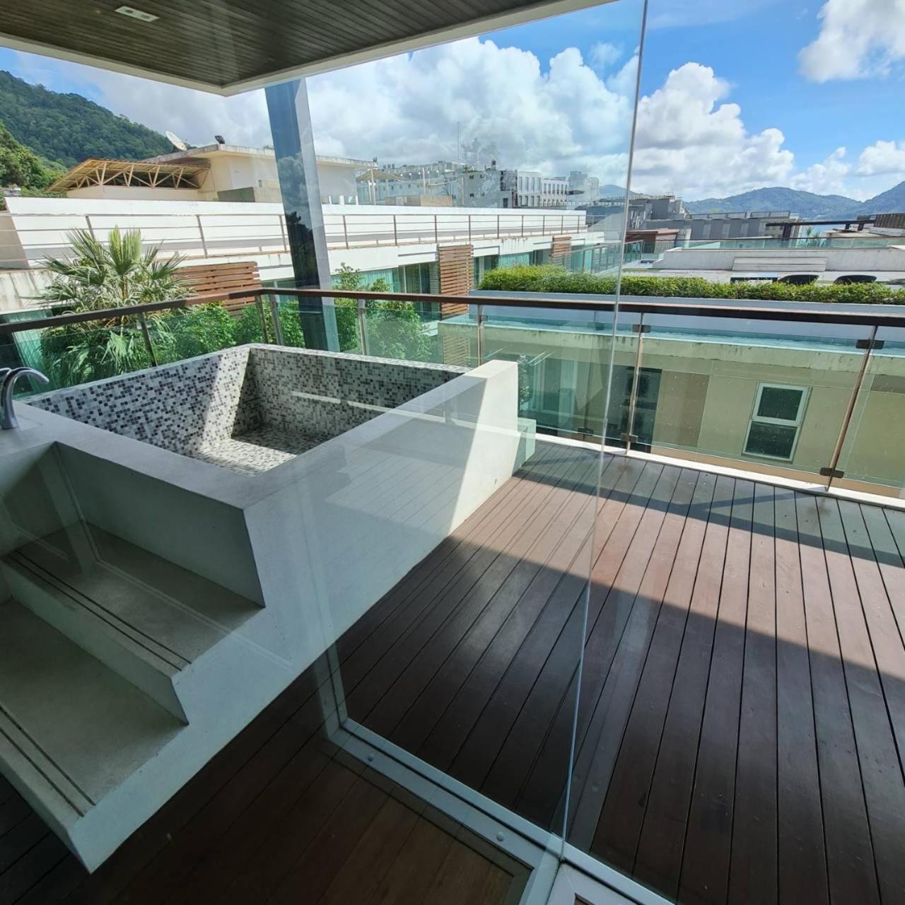 The Privilege Residence Patong Exterior photo